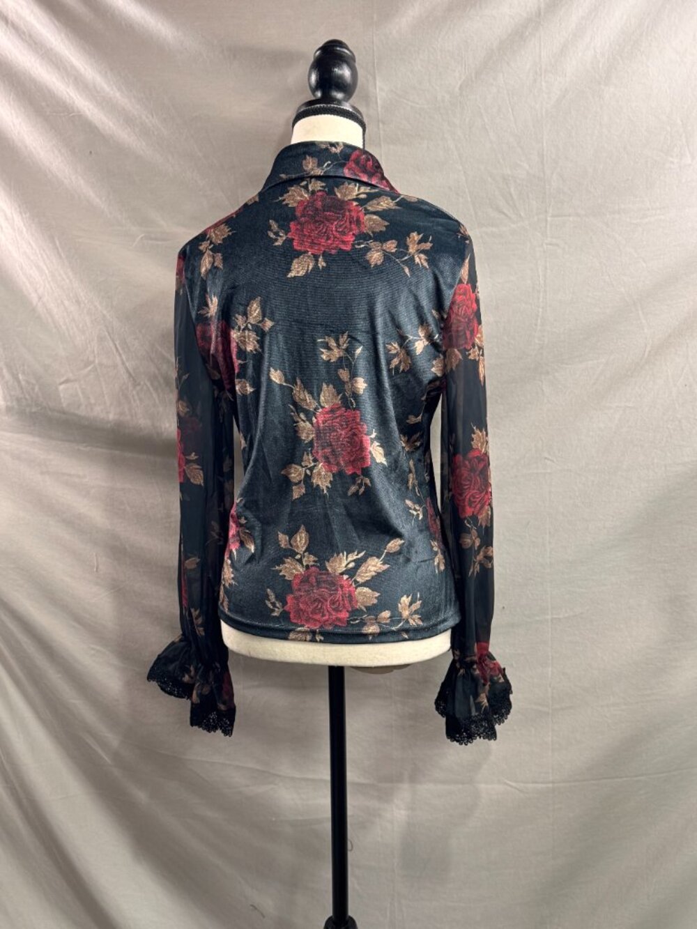 LAST ONE 🔥 Floral Print Velvet Blouse – Scalloped Lace V-Neck - Picture 6 of 6